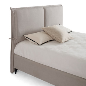 Cama canapé tapizada con patas NOMA