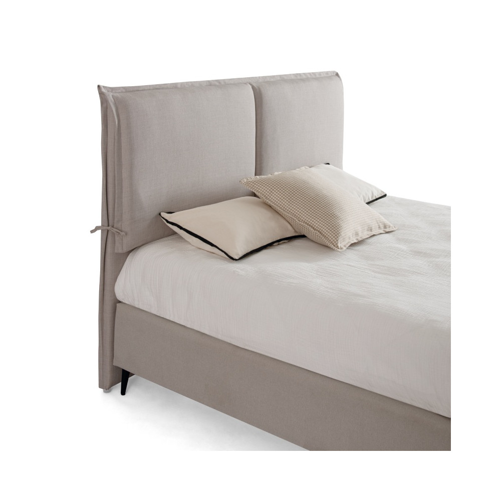 Cama canapé tapizada con patas NOMA