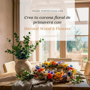 Corona floral botánica con experiencia en tienda